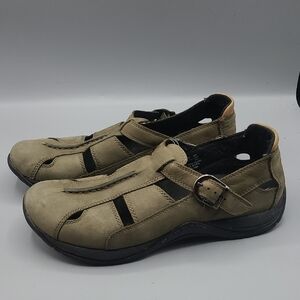 Women's size 9M Eastland Suede Leather Fisherman Sandals Army Green 3465-34 1105